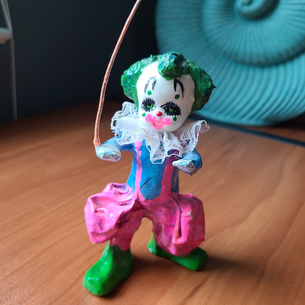 Vintage Mexico paper mache clown with balloon - Picture 2 of 5